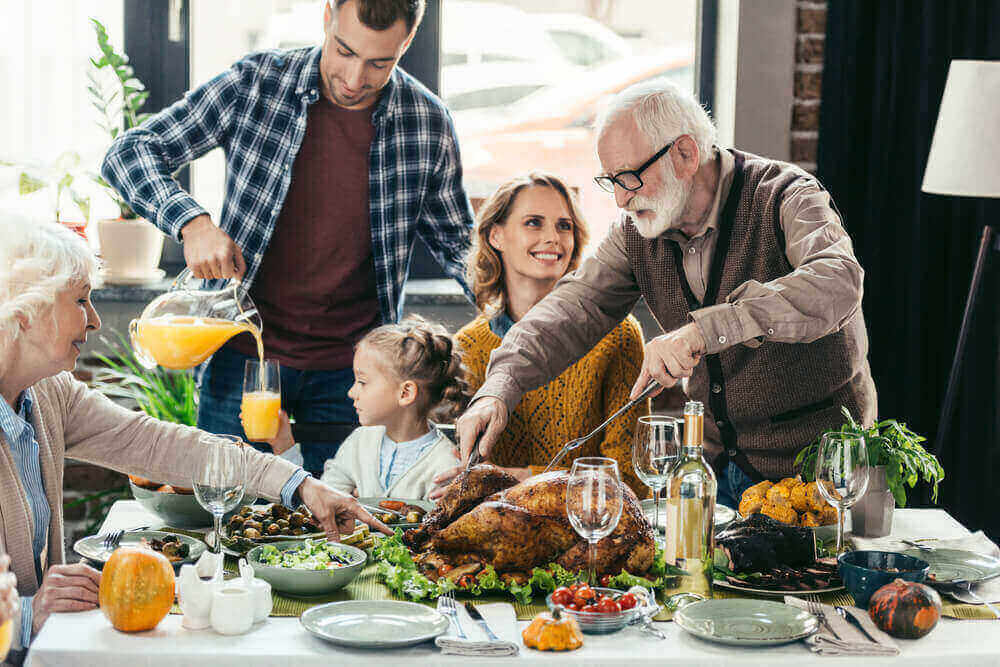 8 Useful Tips to Host the Best Thanksgiving Dinner Ever!